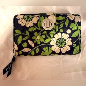 Vera Bradley Clutch Wallet 2 sections zip around closure New.